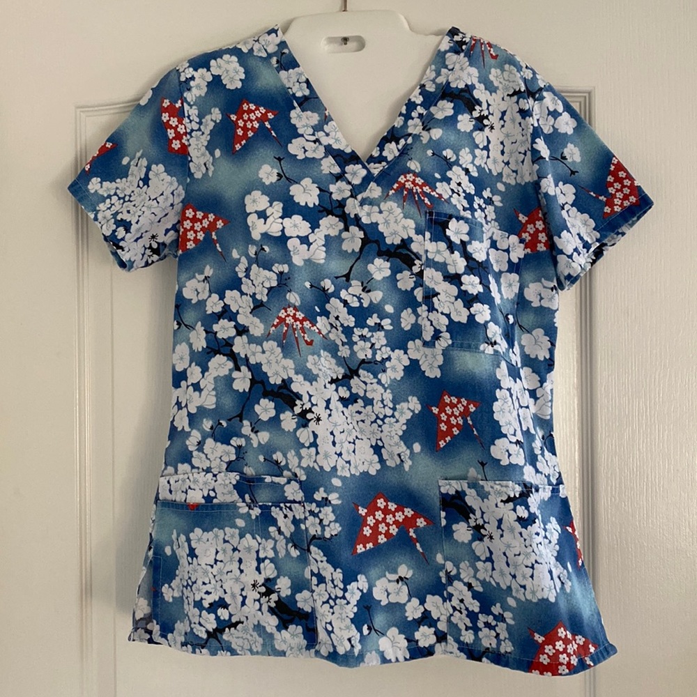 Woman’s. Medgear brand scrub top